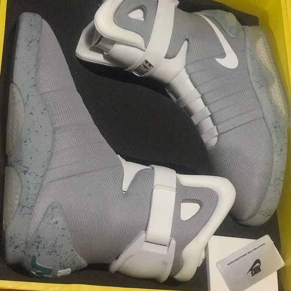 Nike Air Mag (Back to the Future) - Picture 2 of 4